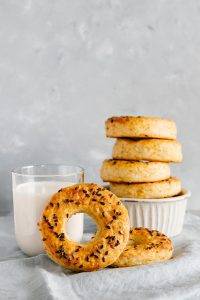 Cottage cheese and cheese bagels with flax seeds and milk